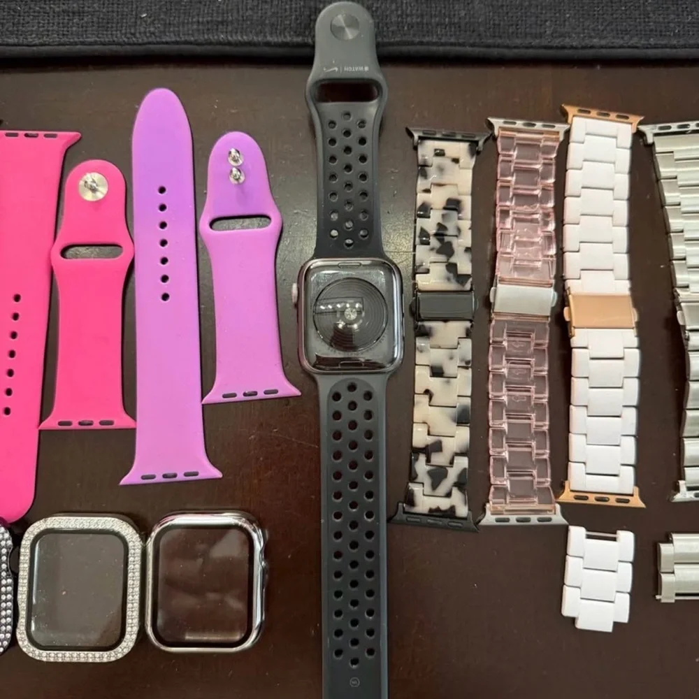 Smartwatch with Interchangeable Bands